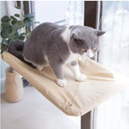 Perchoir de fenêtre beige pour chat avec câbles de maintien