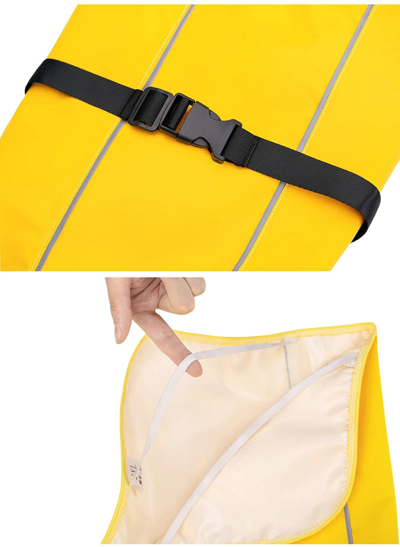 Sangle réglable avec boucle sur l’imperméable jaune pour chien