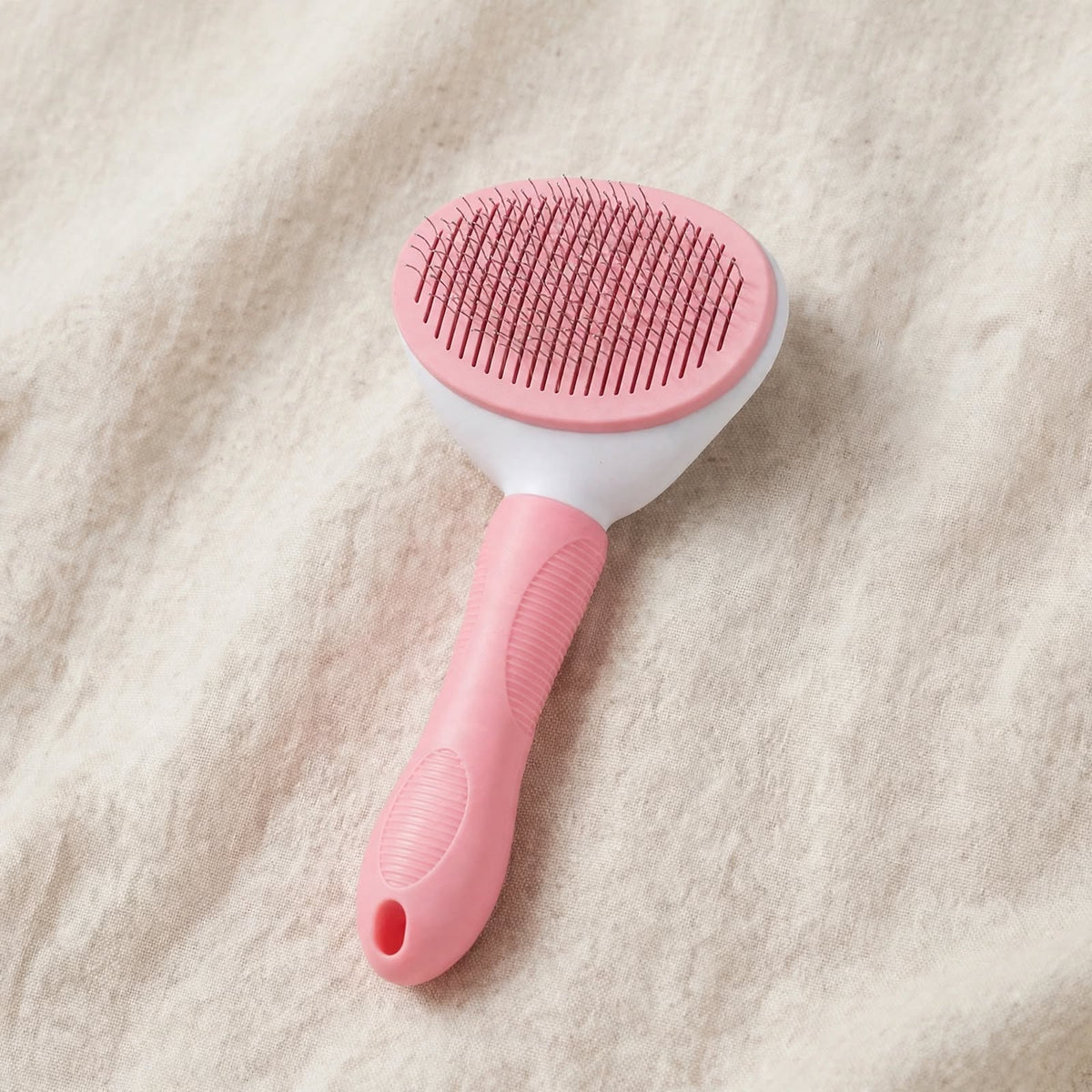Brosse autonettoyante pour chats et chiens rose