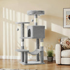 Arbre à chat multi-niveaux 112 cm dans un coin de salon moderne chaleureux