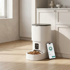 Mangeoire intelligente pour chat et chien en scène de vie cuisine moderne